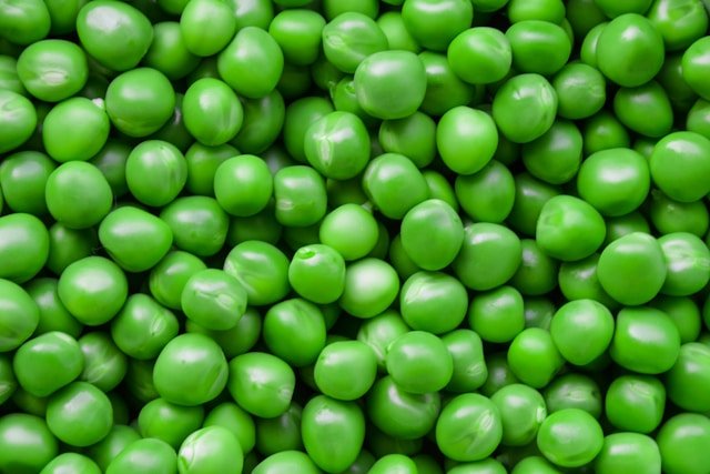 Peas, green, sweet, canned, sodium added, sugar added, drained and rinsed